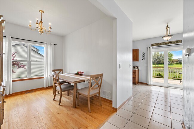 Building Photo - 2039 Greenview Dr