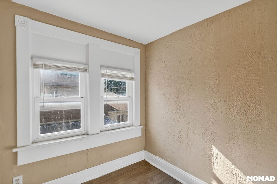 Building Photo - 1491 S 3rd Ave