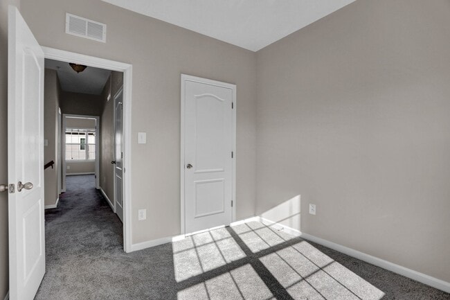 Building Photo - 115 Tanglewood Manor Dr