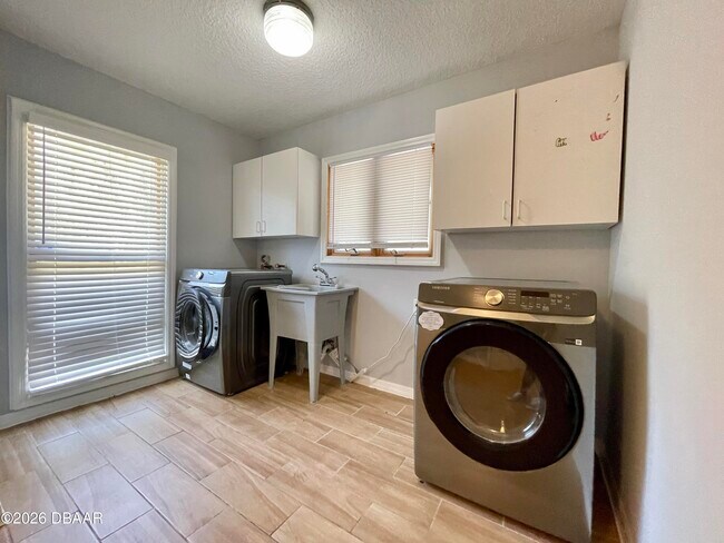 Building Photo - 945 McDonald Rd