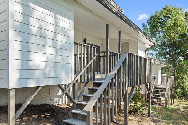 Building Photo - 400 Gallery Ln