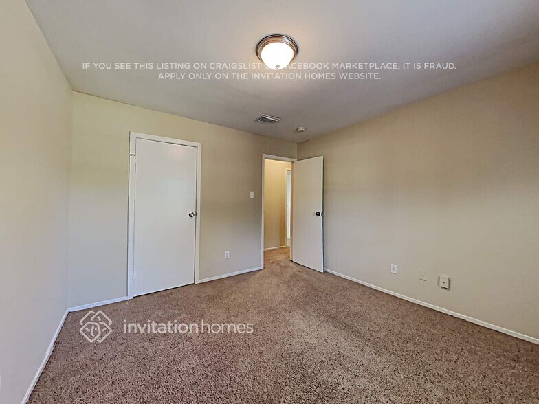 Building Photo - 2022 Oak Shores Dr