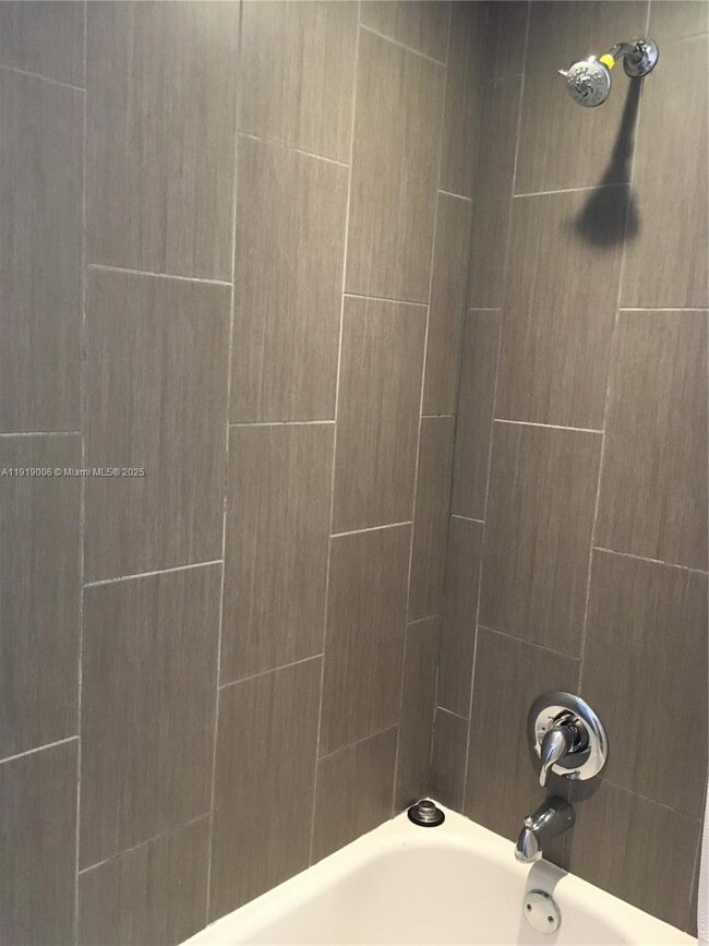 Building Photo - 16400 NE 17th Ave