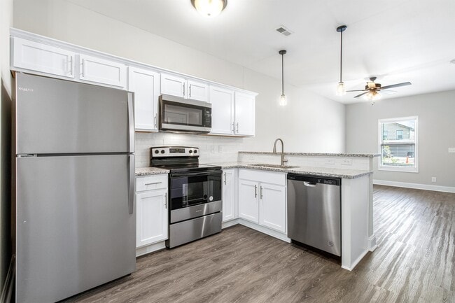 Building Photo - 215 Notgrass Rd