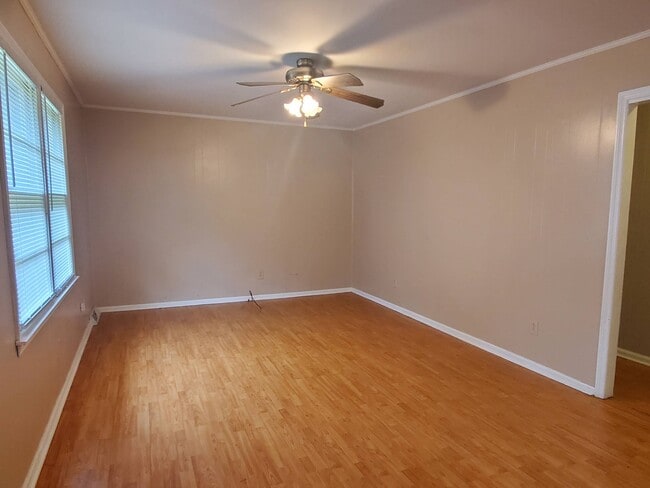 Building Photo - 255 Sunset Ln