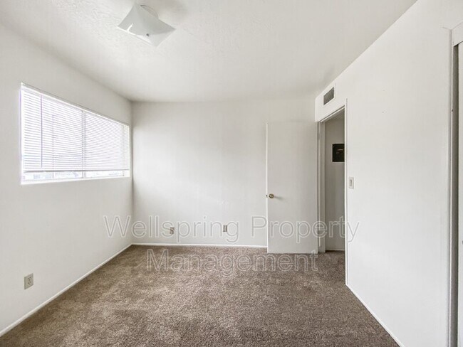 Building Photo - 213 N Alvord St