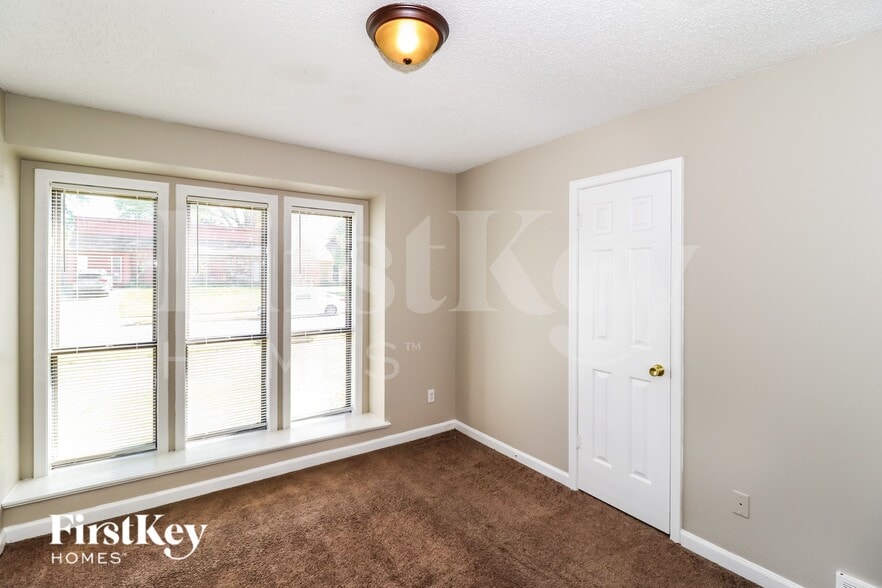 Building Photo - 6052 Scarlet Leaf Dr