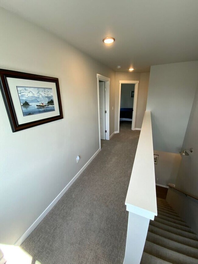 Building Photo - Centralia 4bdr brand new home 2 garage & s...