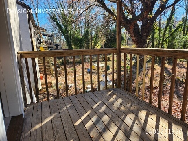 Building Photo - 412 Hanover Ave NW