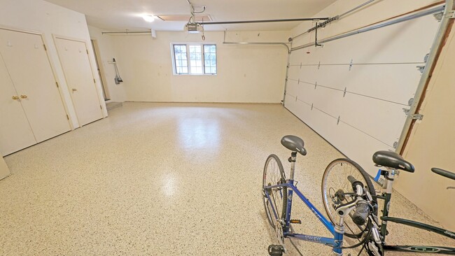 Building Photo - Furnished Sunriver 3 Bedroom Home Availabl...