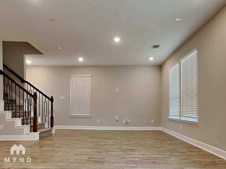 Building Photo - 10210 Alder Ridge Dr