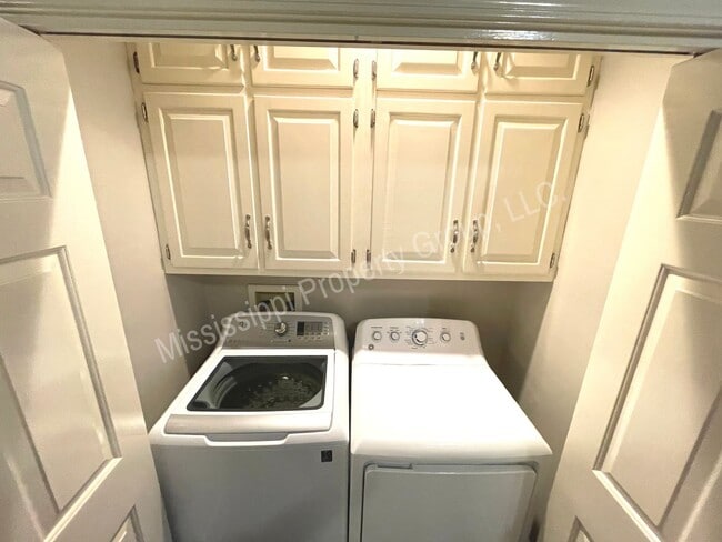 Building Photo - EXCELLENT LOCATION - 2BD/2BA FOR RENT