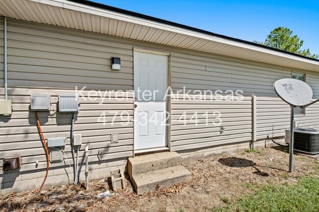 Building Photo - Newly Renovated Duplex in West Fayetteville!