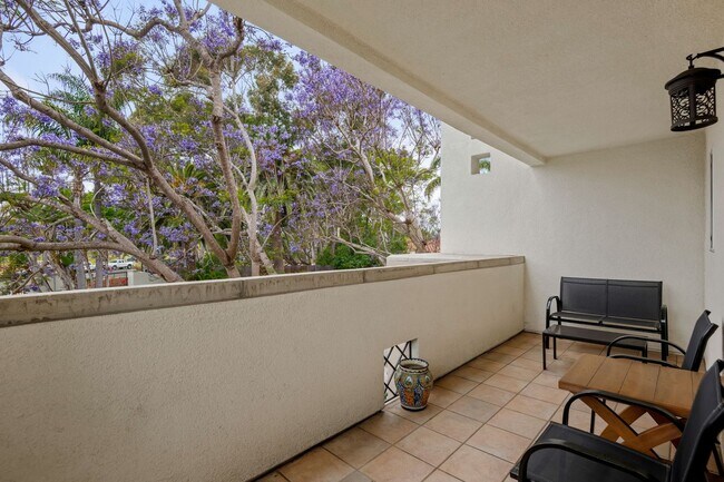Building Photo - 128 Por La Mar Cir