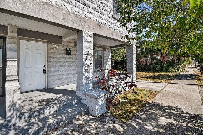 Building Photo - 635 6th St