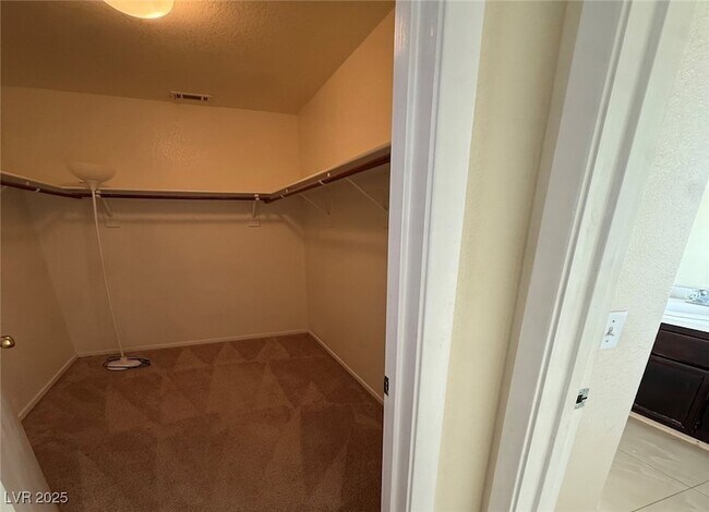 Building Photo - 9300 Cool Creek Ave