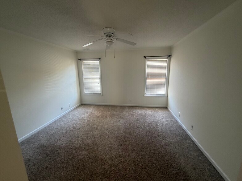 Master Room - 7230 Meeting St