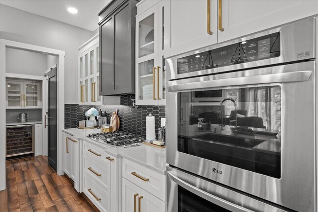 Building Photo - 9004 W 148th St