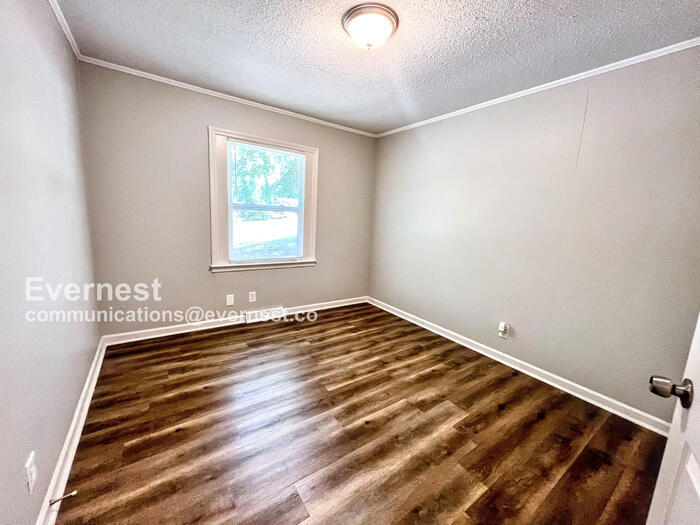 Building Photo - 2815 Crescent Ln