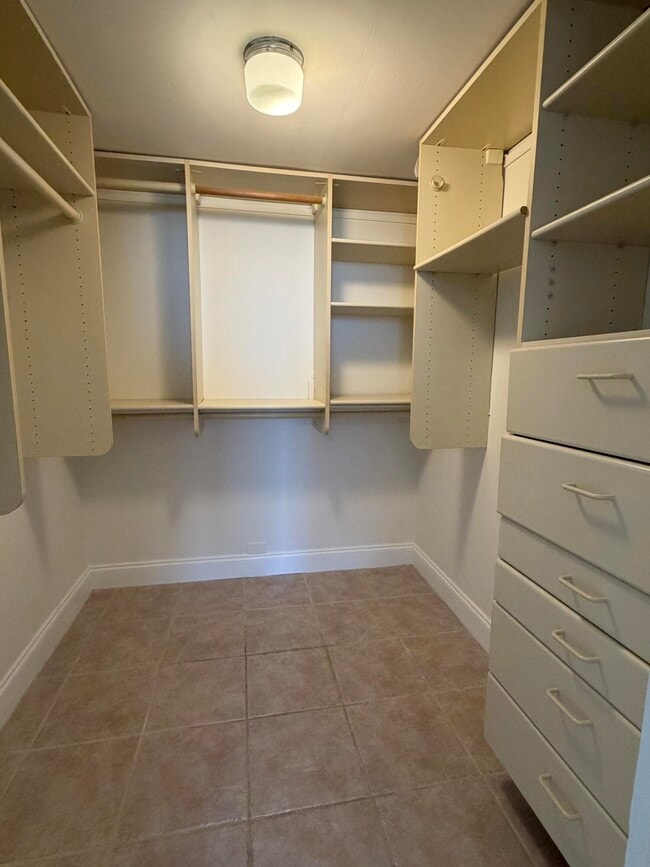 Building Photo - 5600 N Flagler Dr