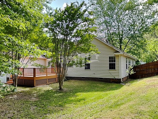 Building Photo - 3023 Laurelwood Dr