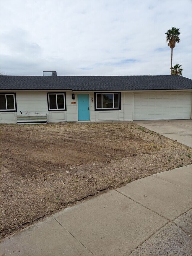 Building Photo - 2 bedroom, 1 bath with pool