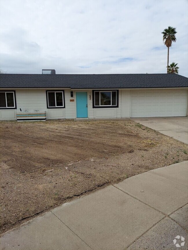 Building Photo - 2 bedroom, 1 bath with pool
