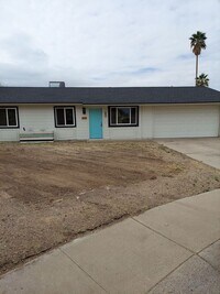 Building Photo - 2 bedroom, 1 bath with pool