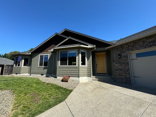 Building Photo - Newer Winchester 4 bedroom 2 bath home