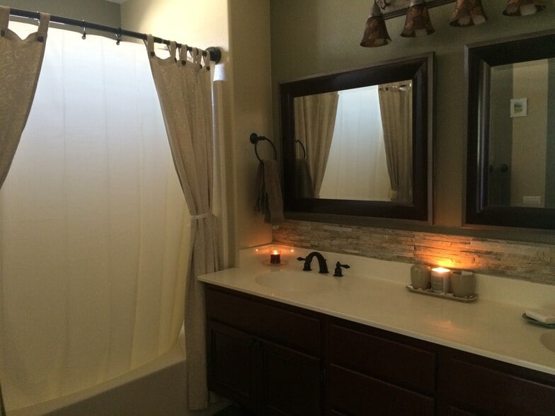 Master Bathroom - 1207 Manzanita Way