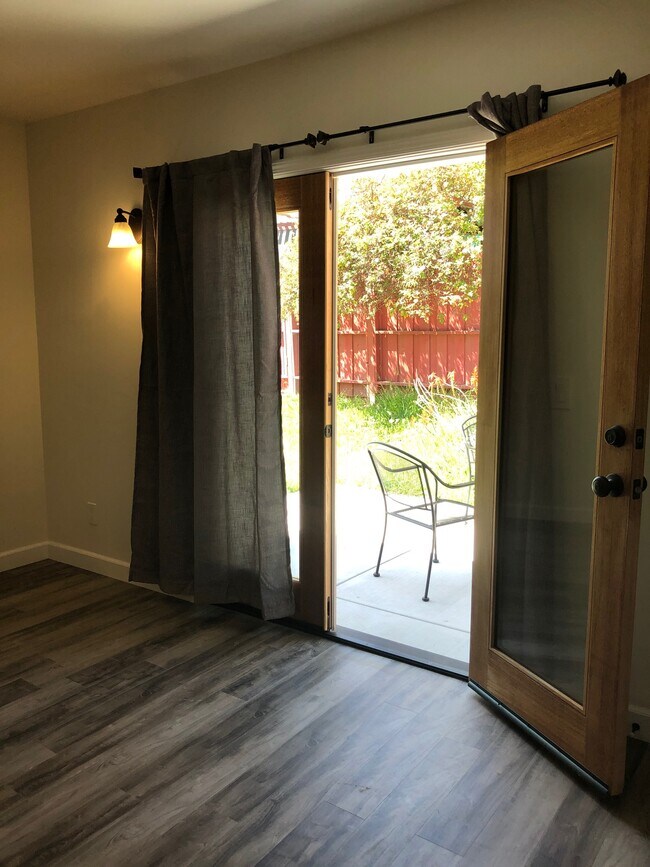 Building Photo - 1157 Palm Terrace