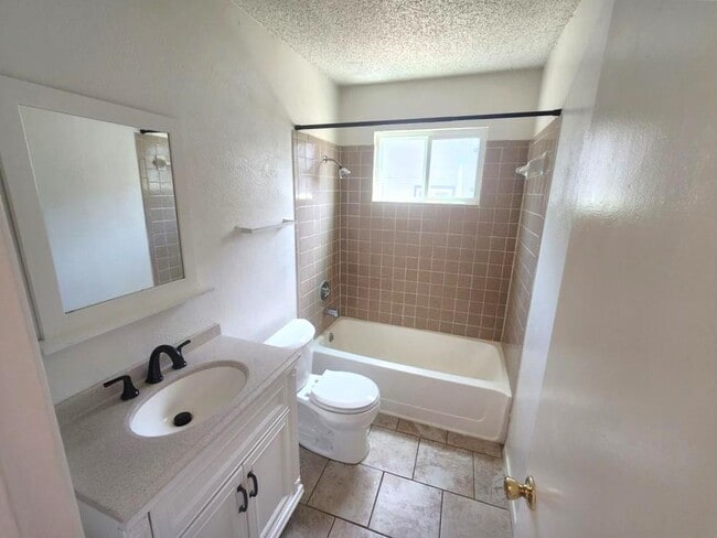 Building Photo - 3408 Lynridge Dr