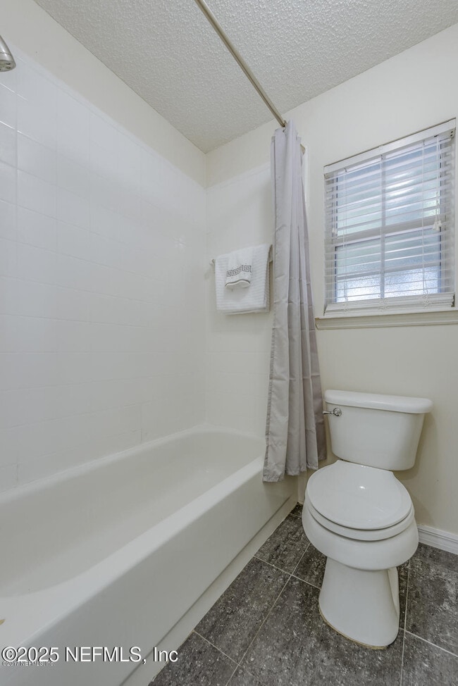 Building Photo - 4570 Blue Stream Ln N