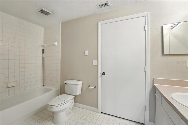 Building Photo - 5560 Metrowest Blvd
