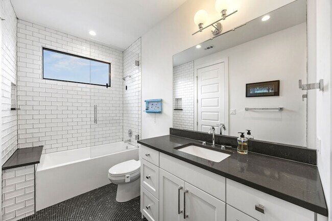 Building Photo - 4902 Linnet Ln