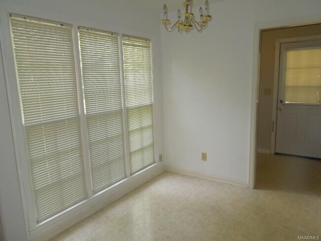 Building Photo - 2169 Edinburgh Dr