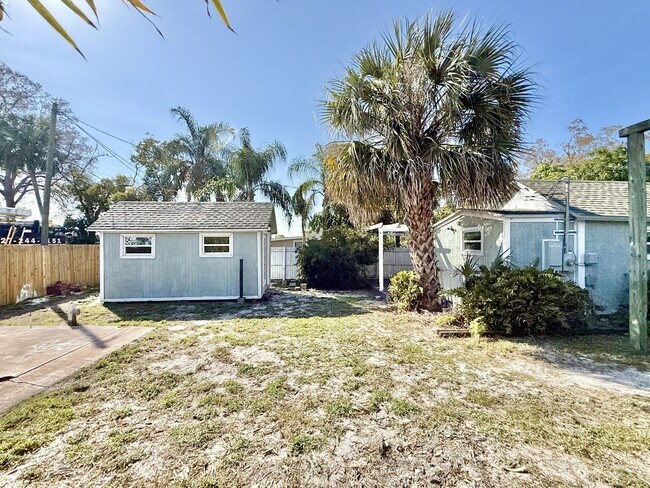 Building Photo - 713 Smith St