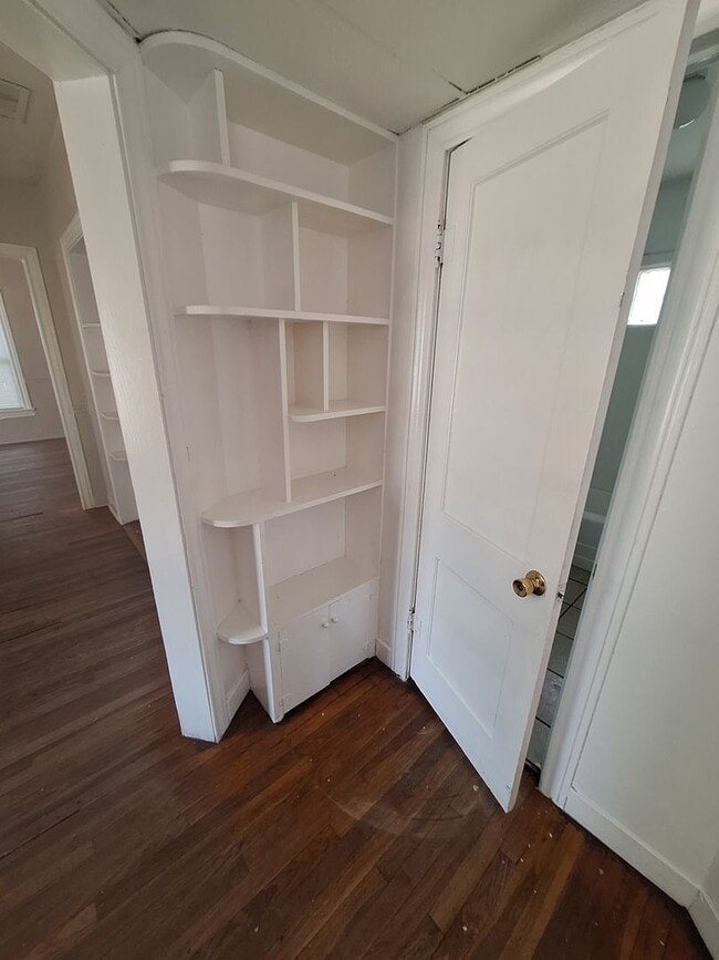 Building Photo - 3 bedroom, 1 bath