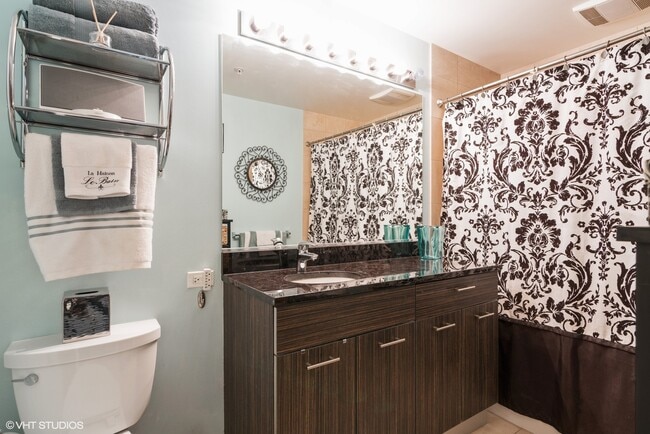 Building Photo - 659 W Randolph St