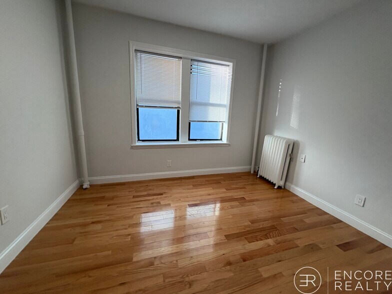 Building Photo - 19 Peterborough St