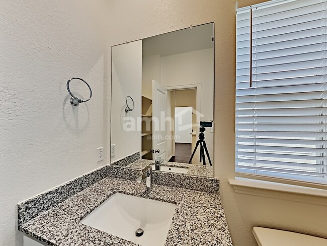 Building Photo - 2722 Meadowood Heights