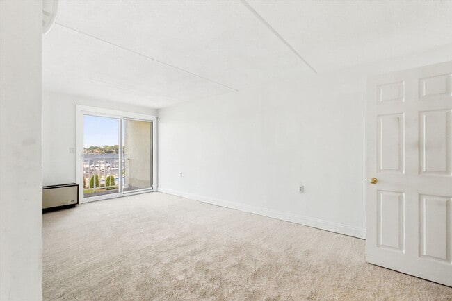 Building Photo - 100 Cove Way