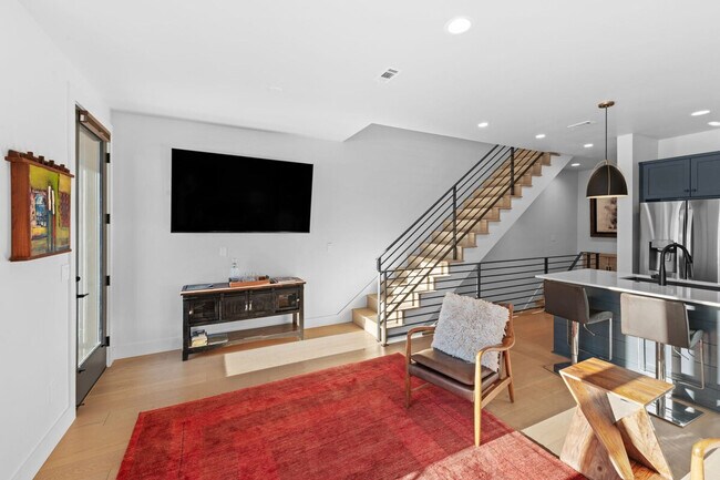 Building Photo - 85 Haverly St