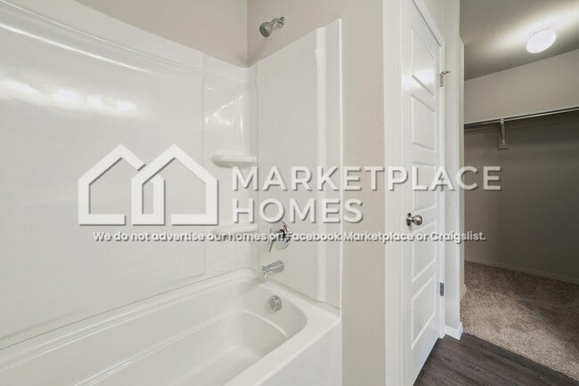 Building Photo - 14910 E 39th St S