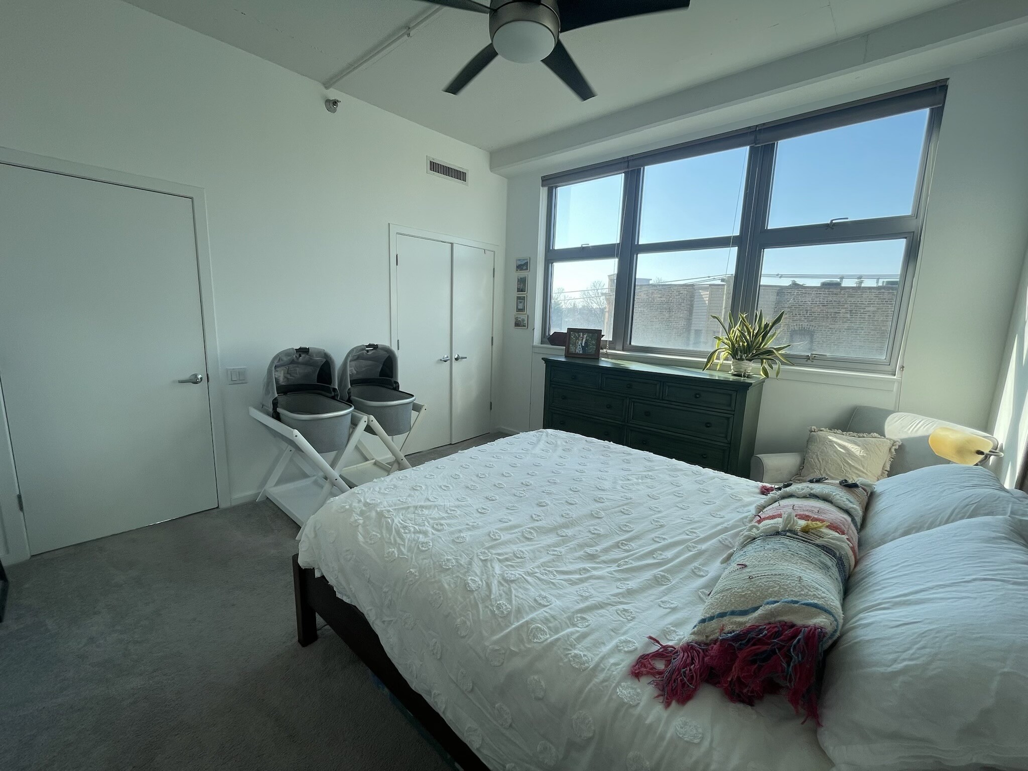 Master bedroom - 1000 W Leland Ave