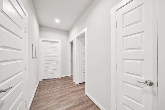 Building Photo - 28447 Halle Ray Dr