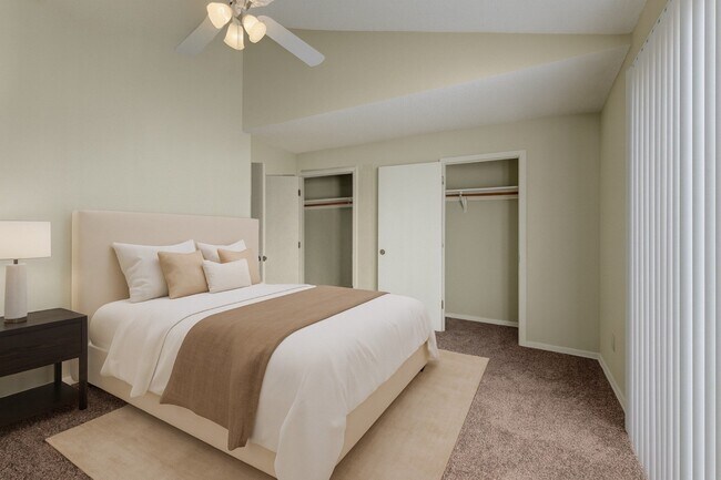 Building Photo - Las Colinas