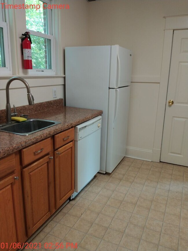 Building Photo - 2026-2027 - Housing on 14th St: 8 Bd Rm 3 ...