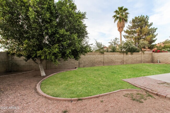 Building Photo - 6646 W Sunnyside Dr
