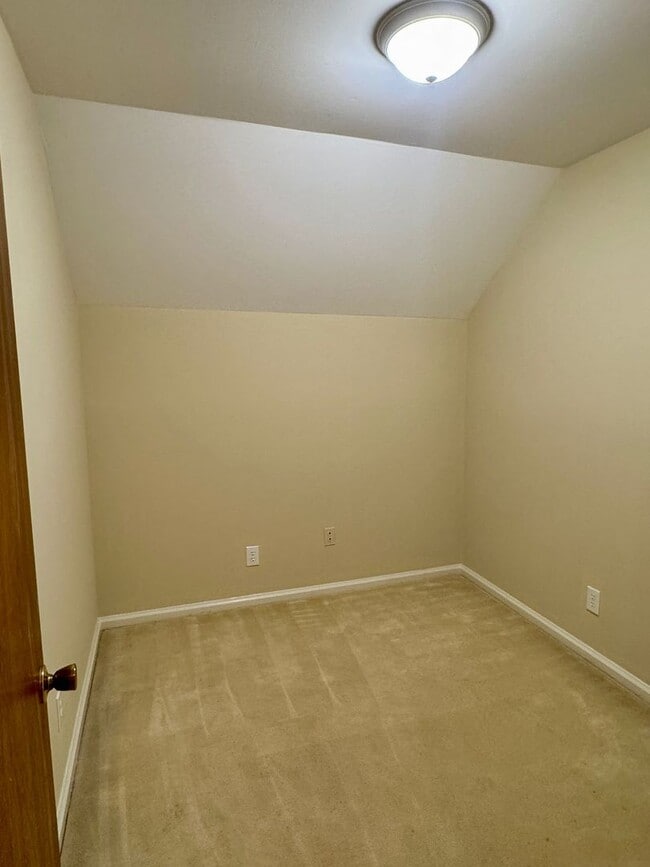 Building Photo - Gorgeous Interiors in this BONUS SPACE + 4...